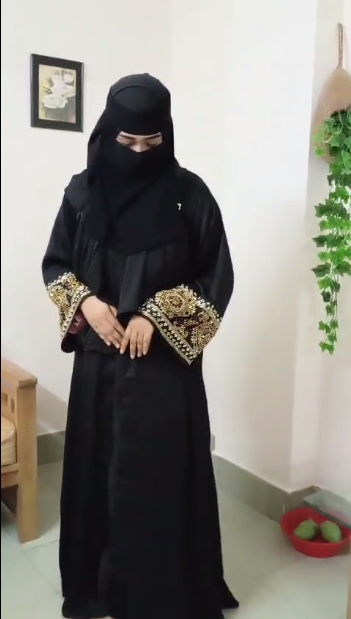 প্রিমিয়াম ঝুম কাপড়ের কারচুপি কাজ করা বোরকা এবং হিজাব ( নিকাব ফ্রী ) 2564