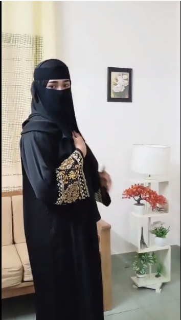 প্রিমিয়াম ঝুম কাপড়ের কারচুপি কাজ করা বোরকা এবং হিজাব ( নিকাব ফ্রী ) 2564 - Image 4